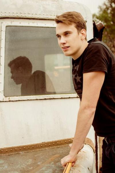 12-handsome-guy-session-retro