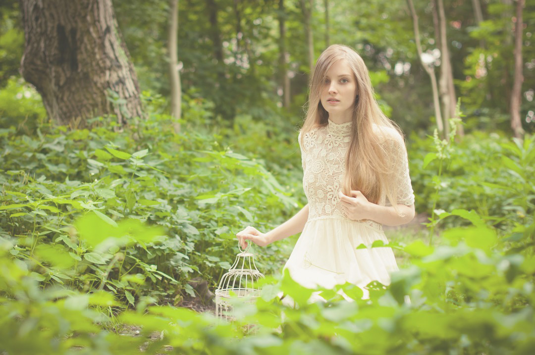 2-natural-portraits-forest-white-dress