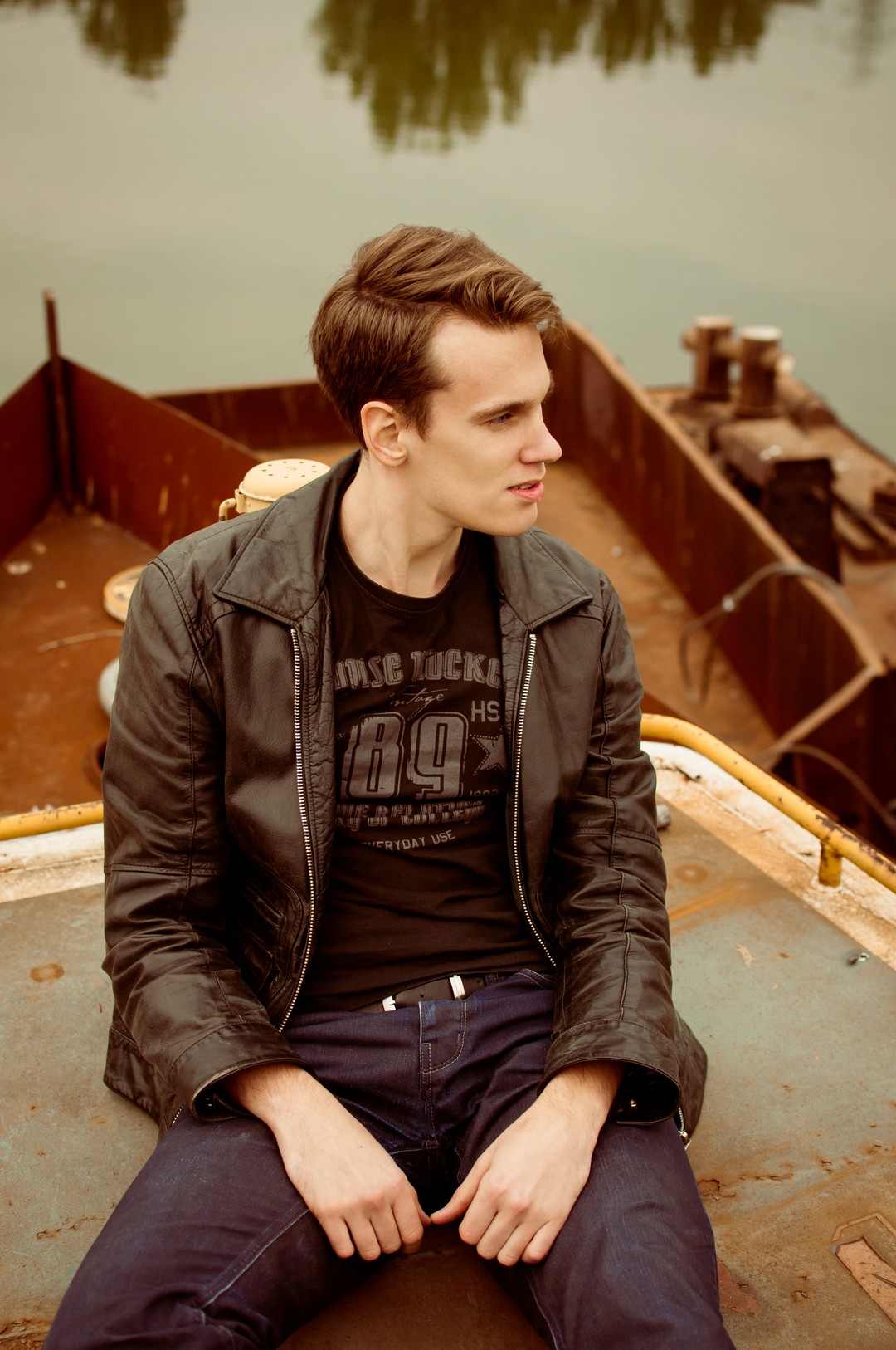 3-leather-clothes-man-session