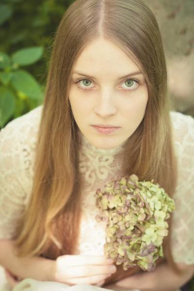 4-natural-portraits-girl-flower